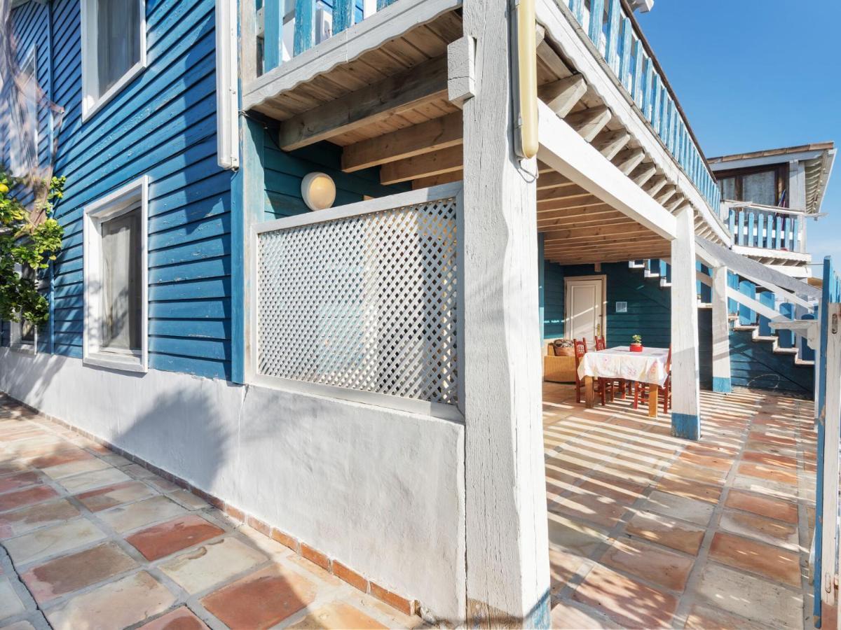 Sun-baked In With Swimming Pool Holiday home *